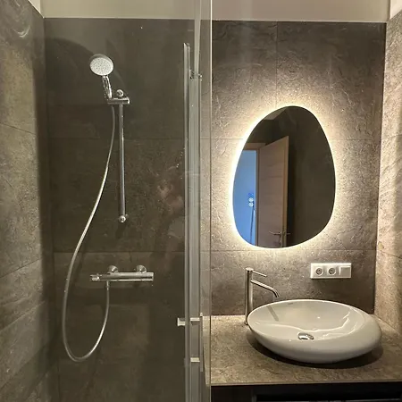 Book-a-room 34 דירה *